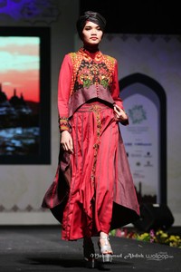 Tuty Adib Sinaran. Indonesia Internasional Islamic Fashion & Products 2015 Ethnic Urbanovative at Jakarta Convention Center. Jakarta. [Foto: Mohammad Abduh/Wolipop]