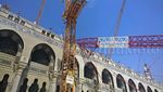 Crane yang Terjungkal di Masjidil Haram Masih Tersangkut