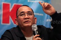 Ruhut Sitompul mengisyaratkan DPR tidak cukup percaya bahwa pencopotan Buwas semata mutasi biasa yang tak terkait dengan Pelindo II. Karena itu, komisi III DPRRI tengah gencar mendorong dilakukannya Pansus dalam rangka menyelidiki misteri dibalik kasus Pelindo II.