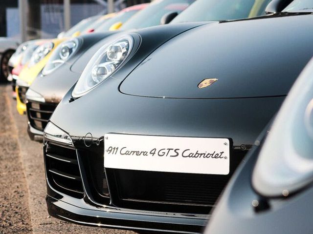 Jajal Porsche di Sirkuit Sentul Yuk..
