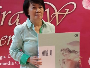 40 Tahun Berkarya, Mira W. Luncurkan Novel Sisi Gelap Cinta
