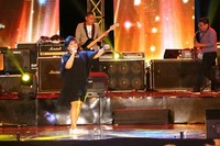 Setelah lagu Using, Shena pun berturut membawakan 8 lagu. Mulai Creep, Bukan Bang Thoyib, hingga Cinta ciptaan Titik Puspa (Ardian/detikTravel)
