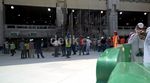 Pekerja Perbaiki Masjidil Haram Yang Rusak Karena Crane