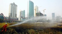 Kebakaran terjadi sekitar pukul 13.45 WIB dan berhasil dipadamkan pukul 15.30 WIB dengan bantuan 5 mobil damkar. Pool/Lamhot Aritonang/detikFoto