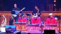 Sekitar 1.500 orang, sebagian WNI dan sebagian warga Australia ini langsung terpukau kala acara dibuka dengan tarian rancak dari Papua.