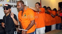     Pelaku melakukan aksi penipuan tersebut melalui situs jejaring sosial Facebook. Ada tiga orang pelaku yang ditangkap yakni Jackson alias Gabriel (41) warga negara Nigeria (41),John K Obioma (36) WN Nigeria, dan satu oran tersangka WN Gambia. Pool/Lamhot Aritonang/detikFoto