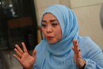 Lupakan Cerai Sejenak, Muzdhalifah Tampil Kece Berkacamata Hitam