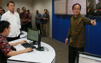 Rudiantara berkunjung ke Security Operation Center milik PT Q2 Technologies. Pool/Kemenkominfo.
