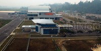 Foto dari atas, nampak bandara ini sangat bersih dan terawat.