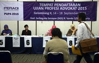 Suasana pendaftaran gelombang ke II ujian provesi advokat Indonesia tahun 2015, di Jakarta Pusat, Senin (14/9/2105).