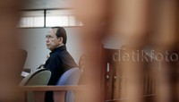 Menurut Jaksa KPK, perbuatan pidana korupsi dirumuskan secara menyeluruh. Bukan hanya memperkaya atau menguntungkan pelaku sendiri, namun juga bisa memperkaya atau menguntungkan orang lain dan korporasi.