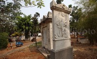 Pengerjaan taman itu setidaknya memakan waktu kurang lebih sepekan.