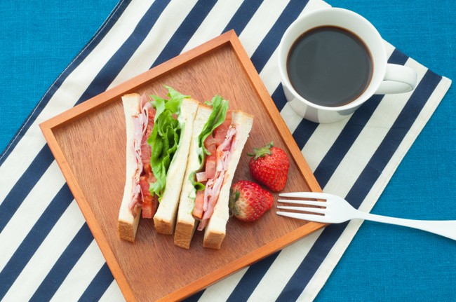 6 Makanan Ini Paling Cocok Disantap dengan Teh dan Kopi Hangat
