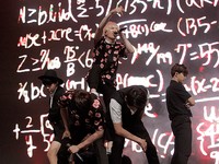 Setelah fanmeeting yang singkat, BTS menghibur ARMY dengan membawakan lebih dari 10 lagu. (SH Entertainment)