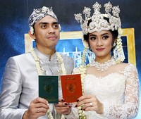 Ayudia dan Ditto resmi menikah di De La Rossa, Kemang, Jakarta Selatan, Minggu (13/9/2015). Pool/Palevi S/detikFoto.