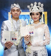 Ayudia resmi dipersunting Ditto dengan mas kawin berupa cincin dan kalung. Pool/Palevi S/detikFoto.