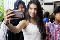 Cassievers (sebutan fans) tak lupa untuk selfie bareng Cassie. (dok. Pribadi)