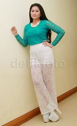 Duo Serigala Pamer Lidah