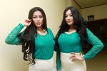 Duo Serigala Pamer Lidah