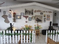 ghaWil Cafe and Coffee menempati ruko berlantai 3, tepatnya di depan Depok Fantasy Water Park. Tiap malam akhir pekan, terdapat live music yang akan mengiringi waktu bersantap pengunjung.
