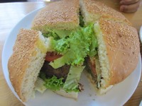 Monster Burger berdiameter 20 cm dengan ukuran kira-kira 3 kali lebih besar dari burger biasa. Bun burger diisi dengan patty, onion ring, lembaran daun selada, dan potongan tomat segar. Rasanya gurih segar dan tentu saja mengenyangkan!