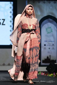 Itang Yunasz. Indonesia Internasional Islamic Fashion & Products 2015 Ethnic Urbanovative at Jakarta Convention Center. Jakarta. [Foto: Mohammad Abduh/Wolipop]