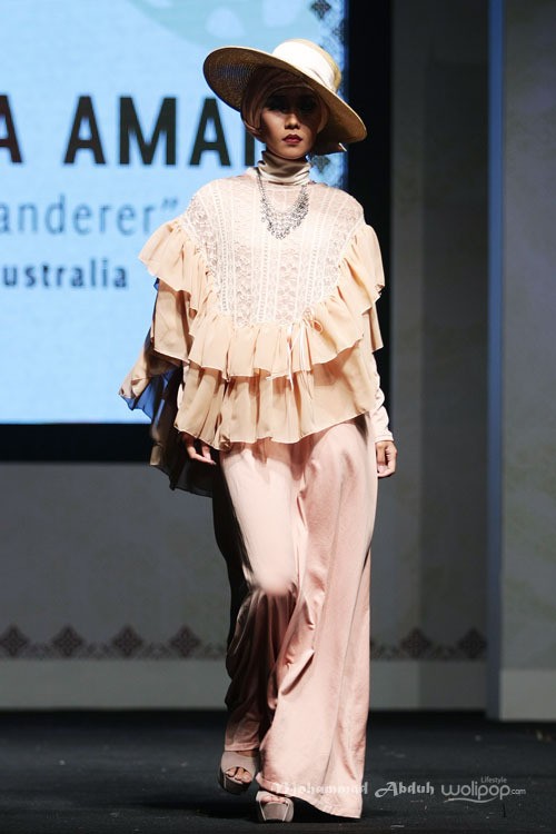 Amalina Aman Gypsy Wanderer from Australia. Indonesia Internasional Islamic Fashion & Products 2015 Ethnic Urbanovative at Jakarta Convention Center. Jakarta. [Foto: Mohammad Abduh/Wolipop]