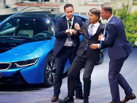 CEO BMW Pingsan Saat Jumpa Pers