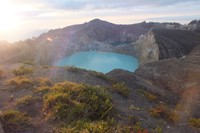 Cahaya surga seperti ini hanya akan traveler dapatkan di Danau Kelimutu. Untuk menuju ke Kelimutu, traveler bisa menempuh perjalanan sejauh 2 jam dari pusat Kota Ende (Wahyu/detikTravel)