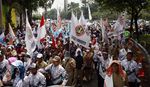 Puluhan Ribu Guru Honorer Demo di DPR