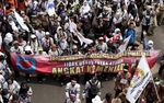 Puluhan Ribu Guru Honorer Demo di DPR