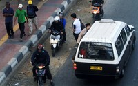     Perilaku tak tertib ini akan membahayakan pengguna jalan lainnya.