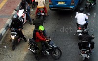 Aksi lawan arus ini sama dengan menantang maut.