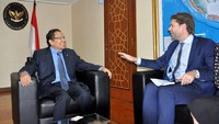Dalam pertemuan ini juga kedua belah pihak membicarakan berbagai hal yang bisa dikerjasamakan pada sektor maritim, energi, khususnya pemanfaatan angin yang sedang dibangun di Sulawesi. Pool/dok. Kemenko Maritim.