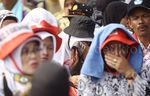Wajah Lelah Bapak Ibu Guru Usia Berdemo