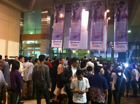 Ribuan Penonton Mulai Penuhi Arena Konser Metamorfosa Andien