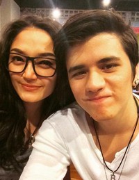 Siti Badriah Mesra Bareng Pacar Baru, Angel Karamoy Tak Hadiri Ultah Suami