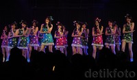 Memperingati usia teater yang ke-3, JKT48 menggelar show spesial setlist 'Aturan Anti Cinta.' Rina Atriana/detikcom.