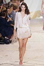 Cantiknya Kendall Jenner, Seperti Boneka!