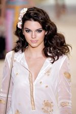Cantiknya Kendall Jenner, Seperti Boneka!