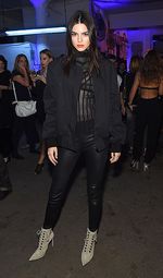 Kendall Jenner dan Irina Shayk Berbaju Semi Transparan di NYFW