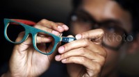 Frame kacamata karya anak negeri ini dibanderol mulai Rp 1,2 juta sampai Rp 1,6 juta.