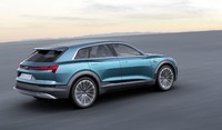 Samping kanan, output daya yang dikeluarkan mobil mencapai 320 kw sampai 370 kw dengan torsi maksimal mencapai 800 Nm. Istimewa/dok Audi.