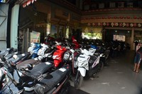     Honda menjadi produsen motor dengan angka penjualan terbanyak 430.953 unit, itu berarti Honda memiliki pangsa pasar sampai 69 persen, disusul Yamaha 169.277 unit, Kawasaki 11.518 unit, Suzuki 10.155 unit dan TVS 186 unit. Aris Ginanjar/detikFoto.