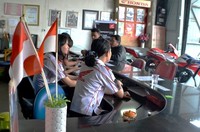 Data penjualan motor bulanan selama 2015 : Januari 502.783 unit, Februari 556.091 unit, Maret 546.169 unit, April 524.775 unit, Mei 469.630 unit, Juni 574.714 unit, Juli 421.838 unit, Agustus 622.089 unit Total 2015 4.218.089 unit. Aris Ginanjar/detikFoto.