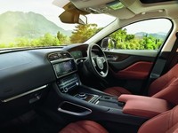 Mobil ini memiliki mesin V6 2 supercharged 3.0 liter. Mesin ini memiliki 380 tenaga kuda, yang langsung dikawinkan dengan 8 percepatan yang bisa menggerakkan 4 roda sekaligus alias All Wheel Drive. Istimewa/ dok Jaguar.