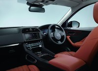 Interior mobil F-Pace, menggunakan jok kulit yang desainnya terinspirasi dari C-X17.Istimewa/ dok Jaguar.