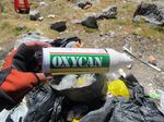 Foto Sampah Para Pendaki di Pegunungan Carstensz