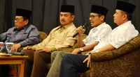 Dua pasangan calon gubernur dan wakil gubernur hadir dalam acara tersebut. Mereka adalah Muslim Kasim-Fauzi Bahar dan Irwan Prayitno-Nasrul Abit.