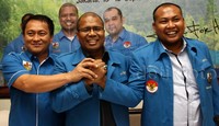 Rapat tersebut dibuka Ketua Umum DPP KNPI, M. Rifai Darus (tengah).